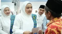 Ketua Badan Kontak Majelis Taklim (BKMT) Kabupaten Muaro Jambi, Ririn Novianty, menghadiri launching Pengajian Akbar BKMT tingkat Kecamatan Maro Sebo yang digelar di Masjid Baithussholihin