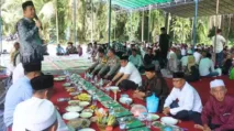 Bupati Muaro Jambi, Dr. Bambang Bayu Suseno, SP, MM, M.Si, secara resmi membuka rangkaian kegiatan adat Ngantar Kembang dan Sedekah Payo Turun ke Umo di Desa Danau Kedap,
